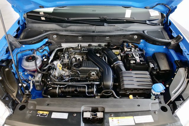 Used 2022 Volkswagen Taos SE w/ Panoramic Sunroof Package image 9