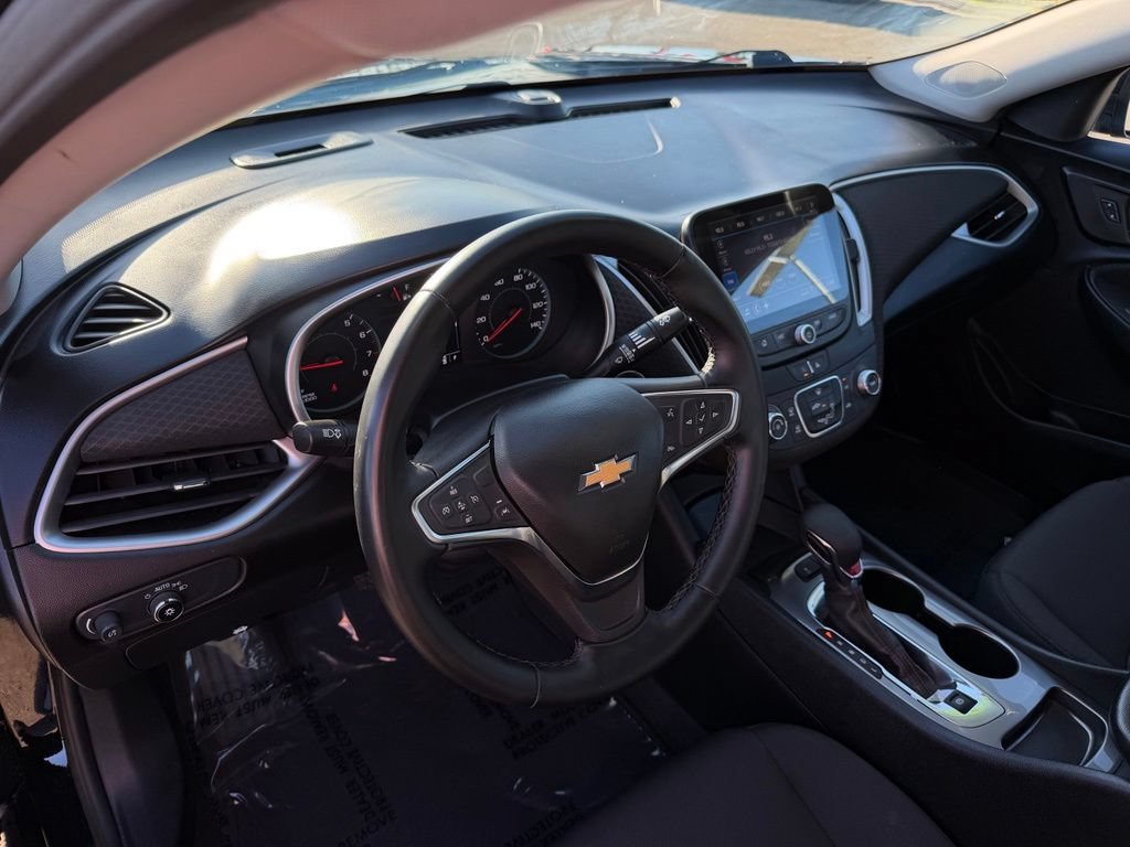 Used 2025 Chevrolet Malibu RS FWD image 17