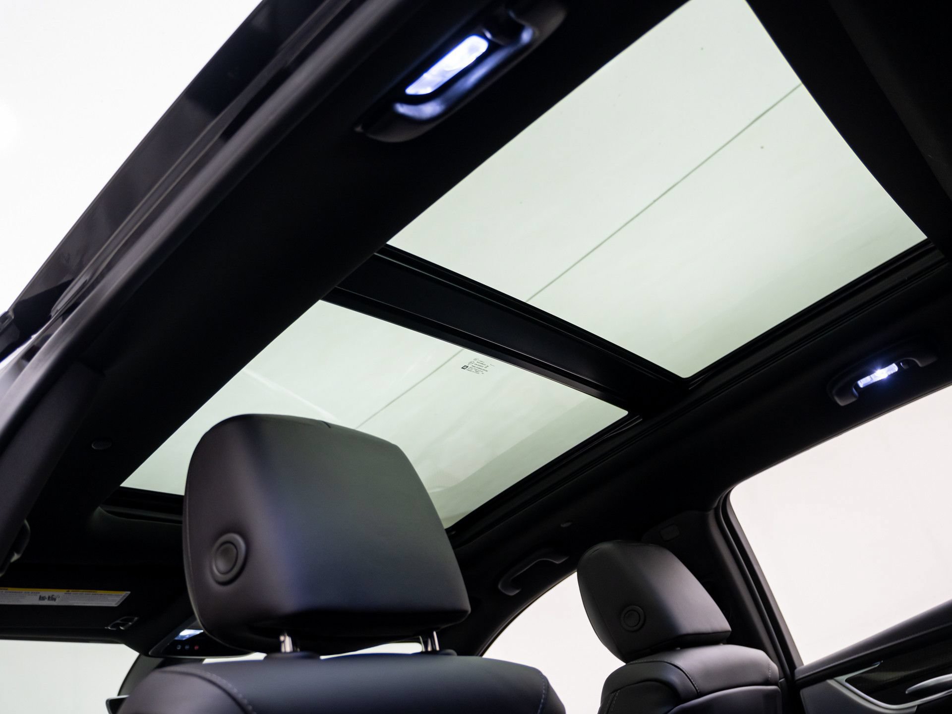 Certified 2026 Cadillac XT5 Sportv w/ LPO, Floor Liner Package AWD/4WD image 19