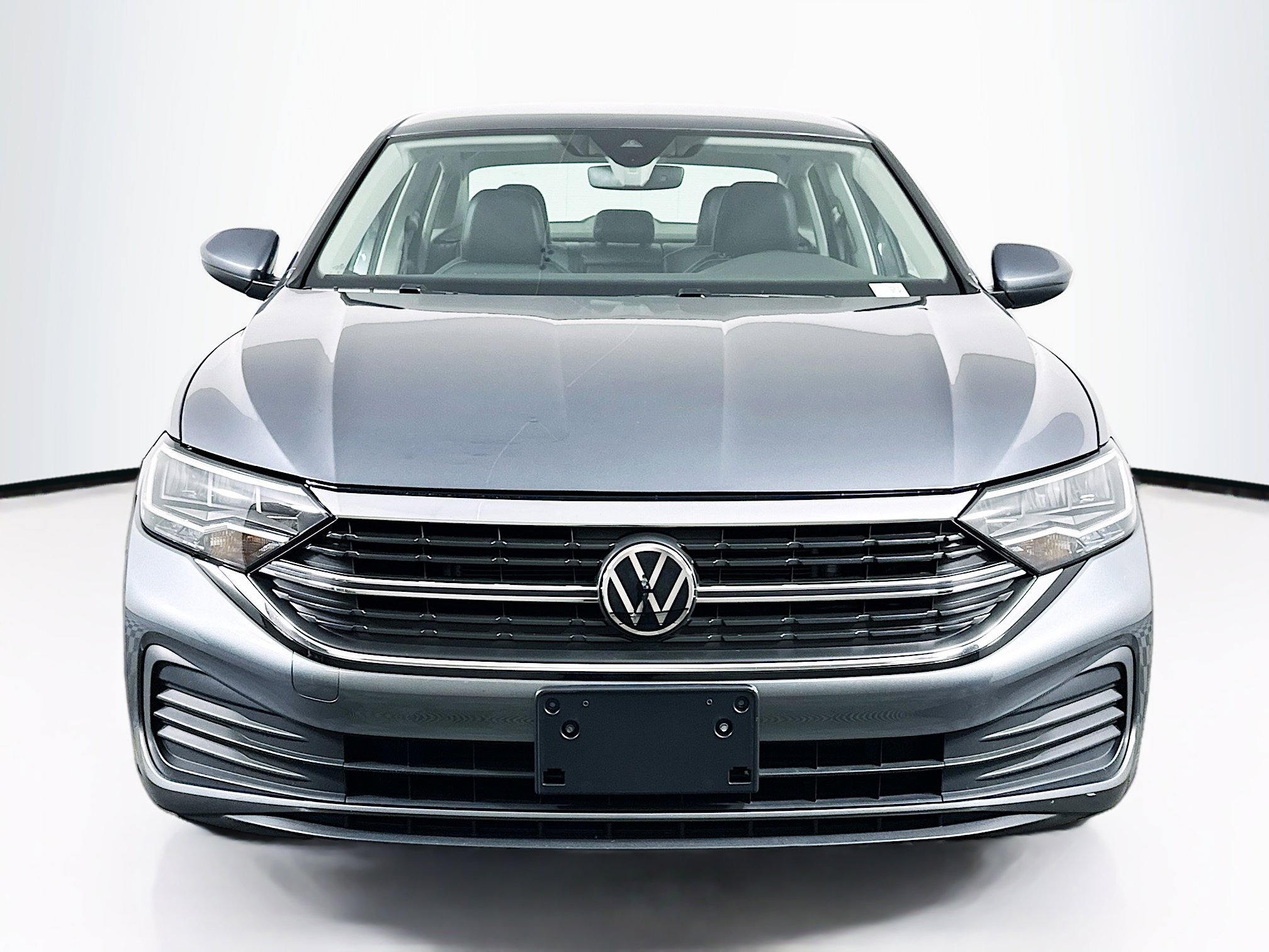 Used 2024 Volkswagen Jetta SE image 2