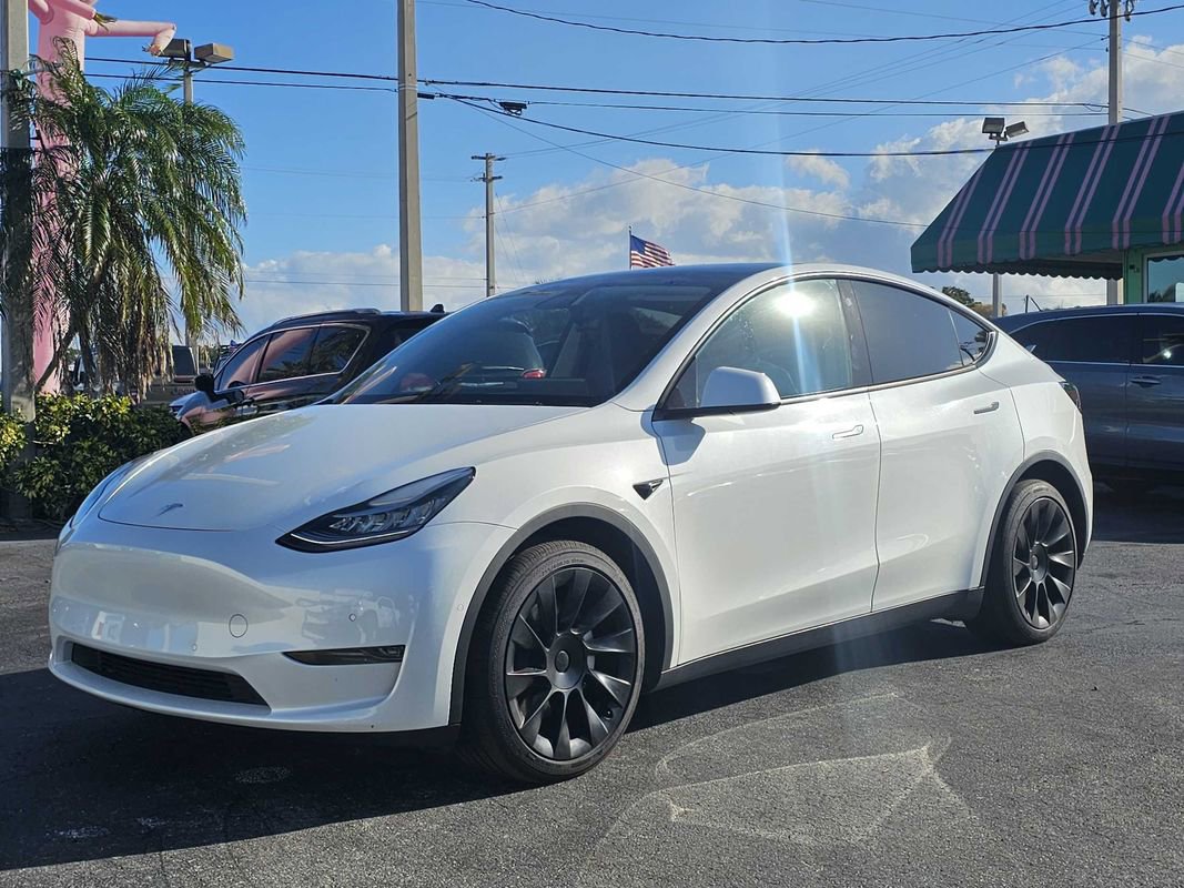 Used 2022 Tesla Model Y Long Range image 1