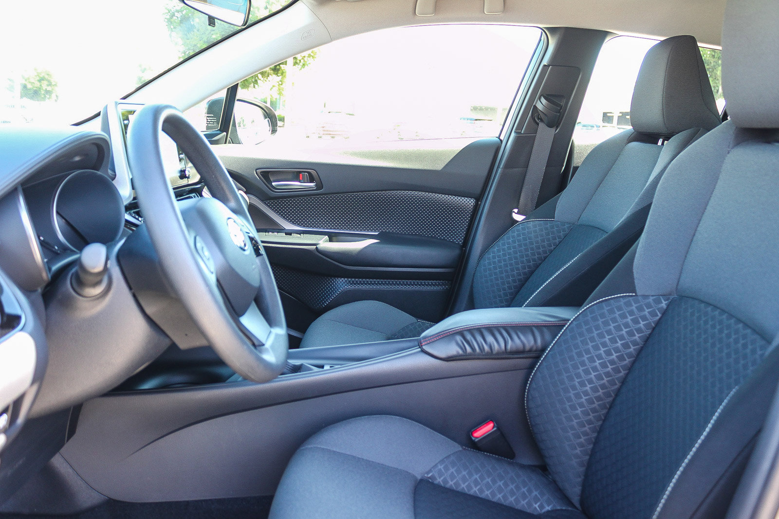 Used 2021 Toyota C-HR LE image 19