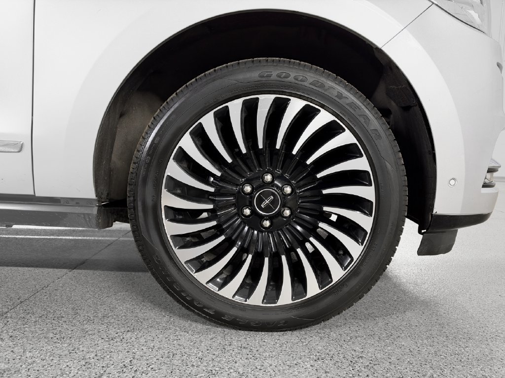 Used 2019 Lincoln Navigator Black Label w/ Cargo Package AWD/4WD image 6
