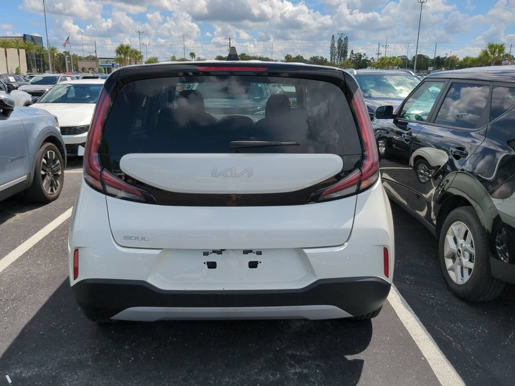 Certified 2025 Kia Soul LX w/ LX Technology Package FWD image 10