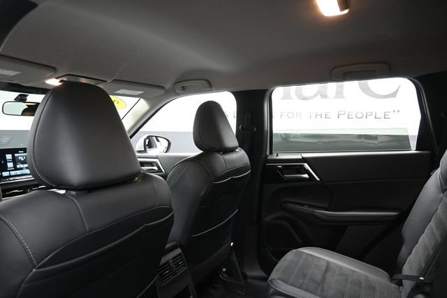 Used 2024 Mitsubishi Outlander SE FWD image 25