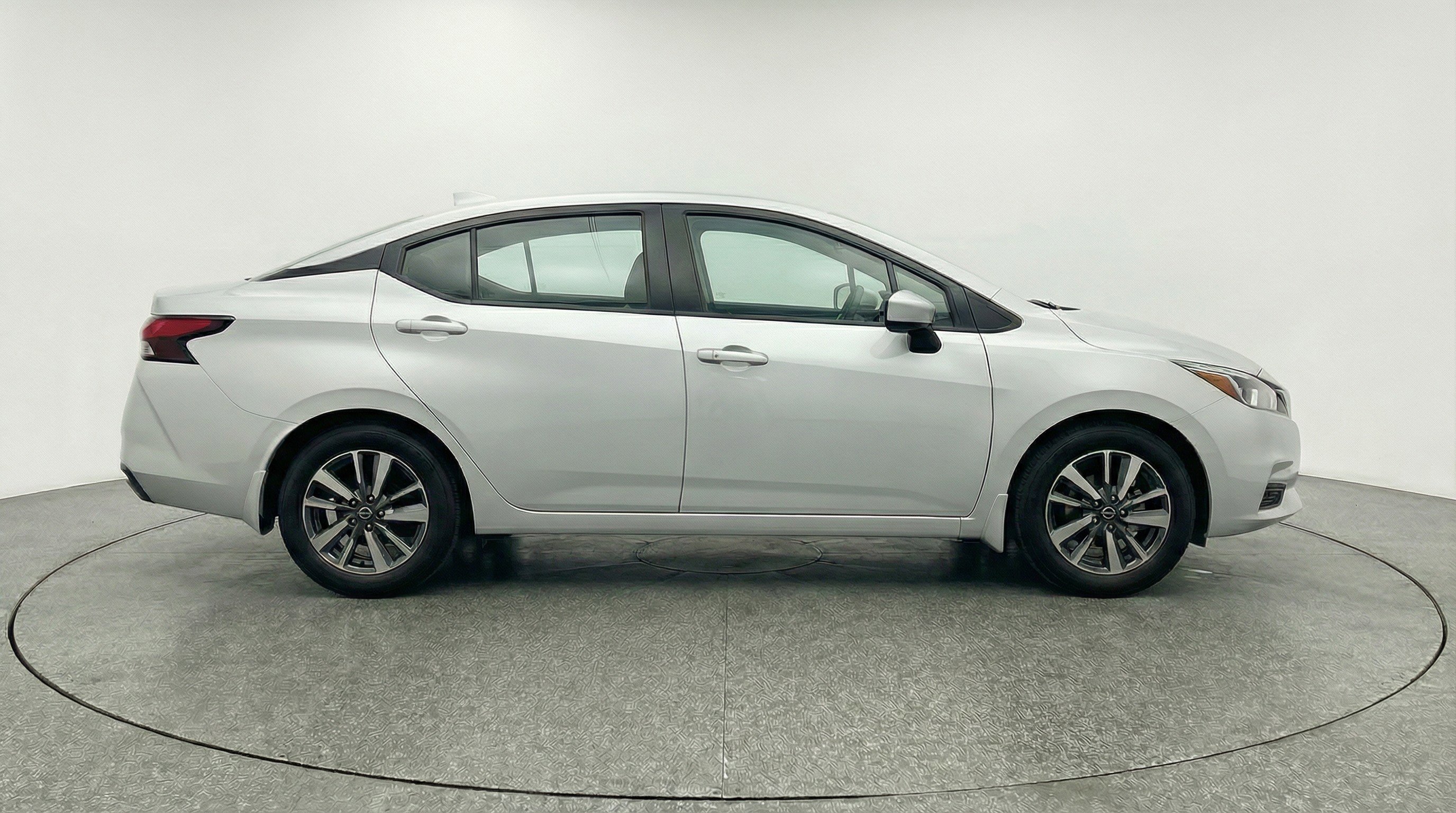 Used 2025 Nissan Versa SV image 11