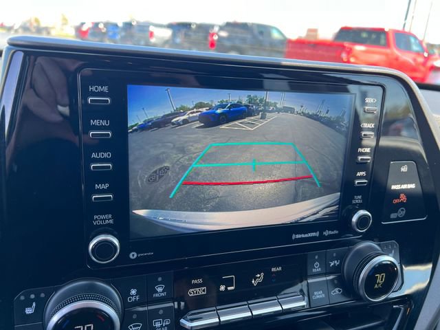 Used 2021 Toyota Highlander XLE AWD/4WD image 35
