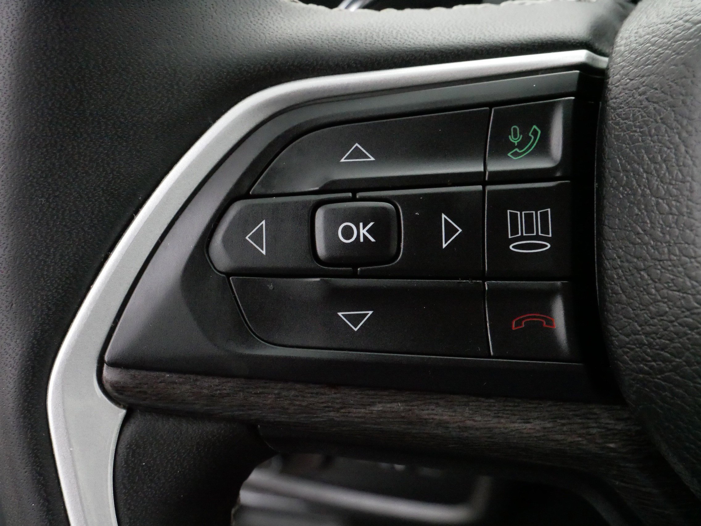 Certified 2023 Jeep Grand Cherokee L Limited w/ Black Appearance Package image 26