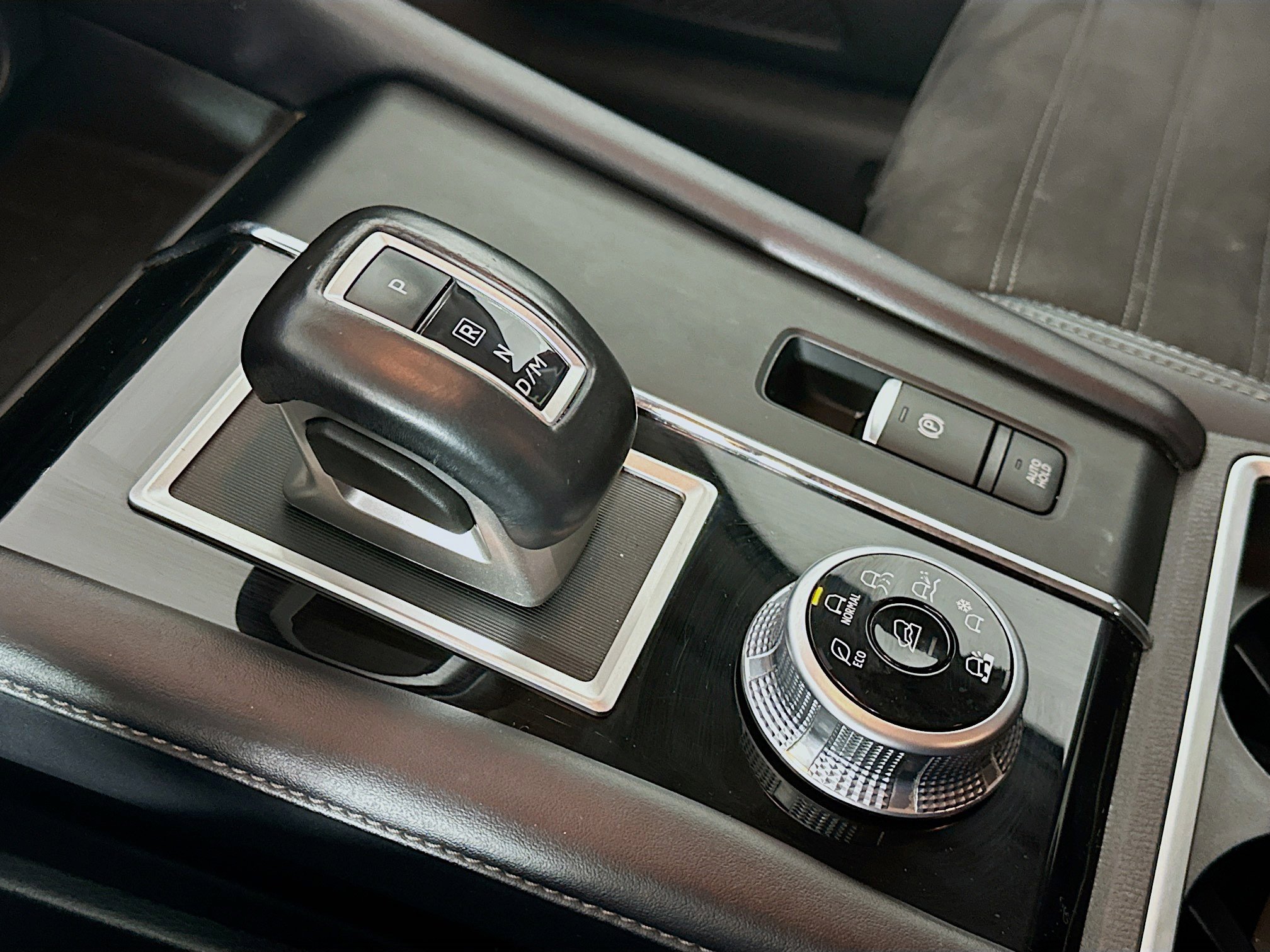 Used 2024 Mitsubishi Outlander SE image 25