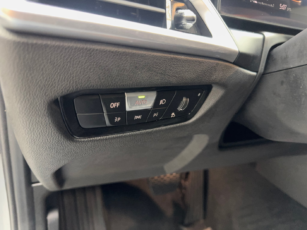 Used 2025 BMW 330i Sedan w/ Premium Package RWD image 57