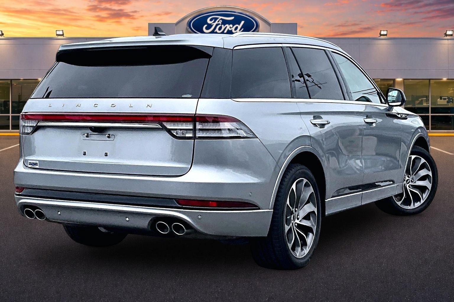 Used 2023 Lincoln Aviator Grand Touring w/ Equipment Group 301A AWD/4WD image 13