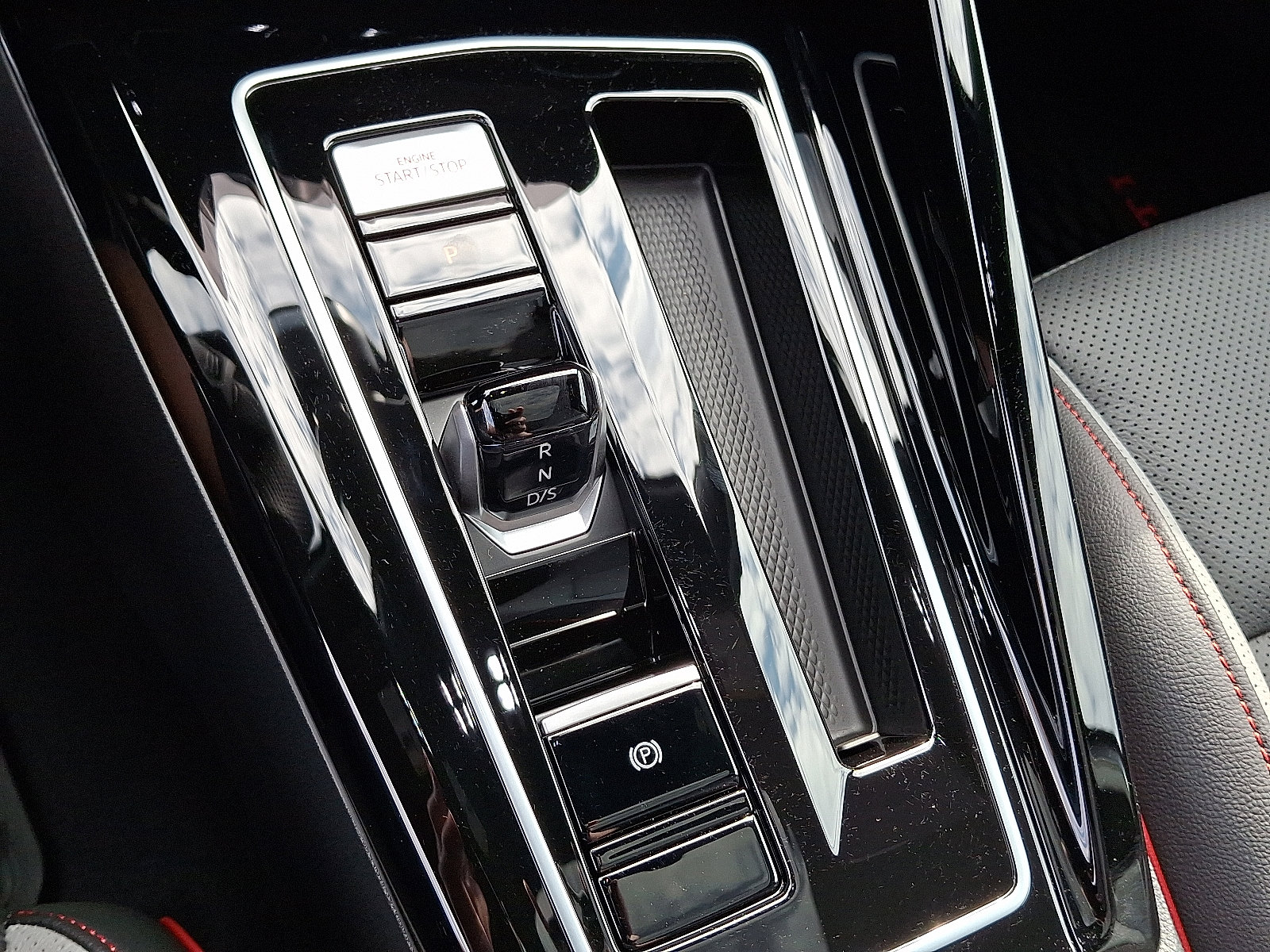 New 2025 Volkswagen GTI SE image 8