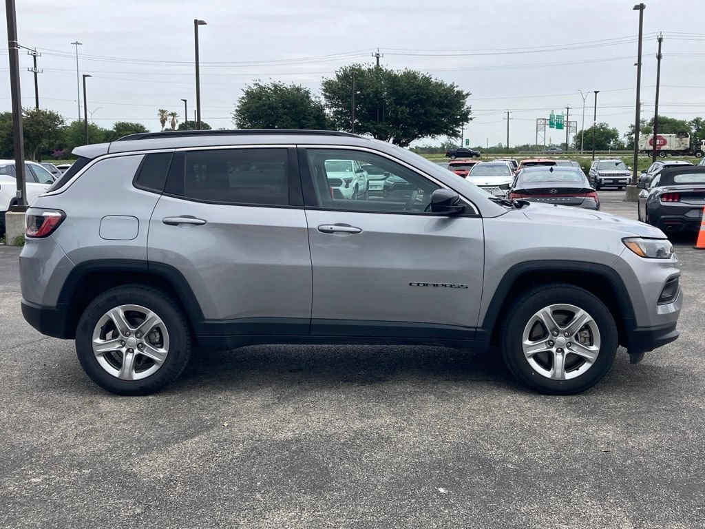 Used 2024 Jeep Compass Latitude AWD/4WD image 4