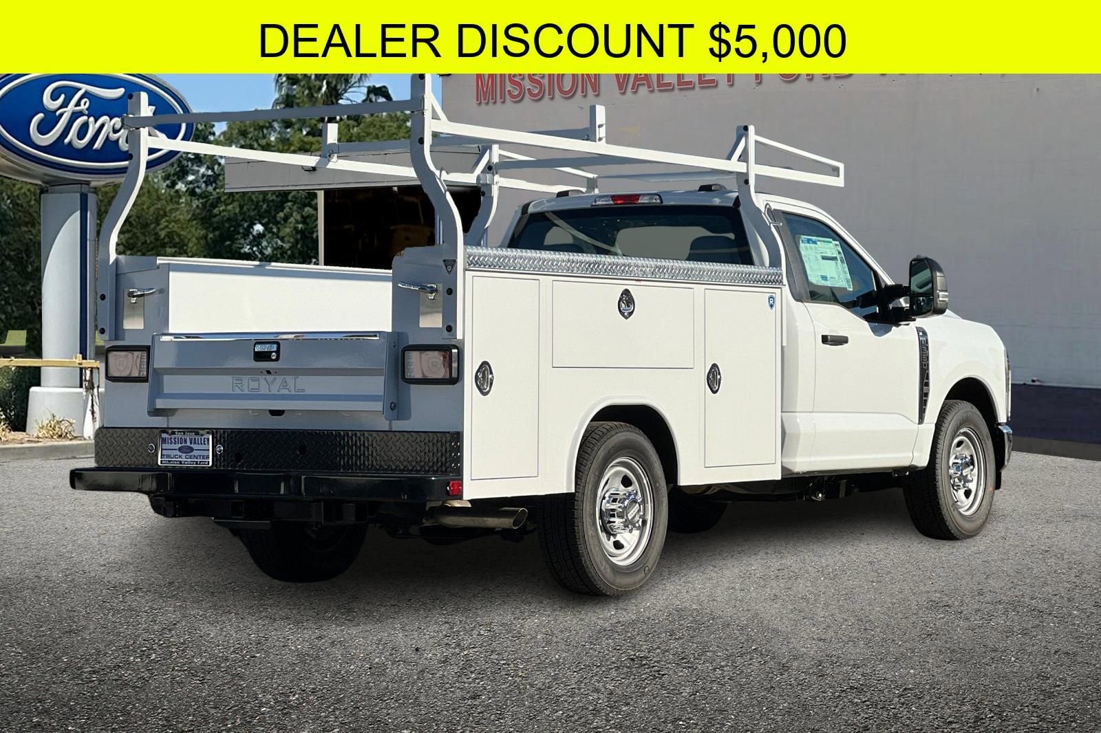 New 2025 Ford F350 XL w/ XL Chrome Package RWD image 4