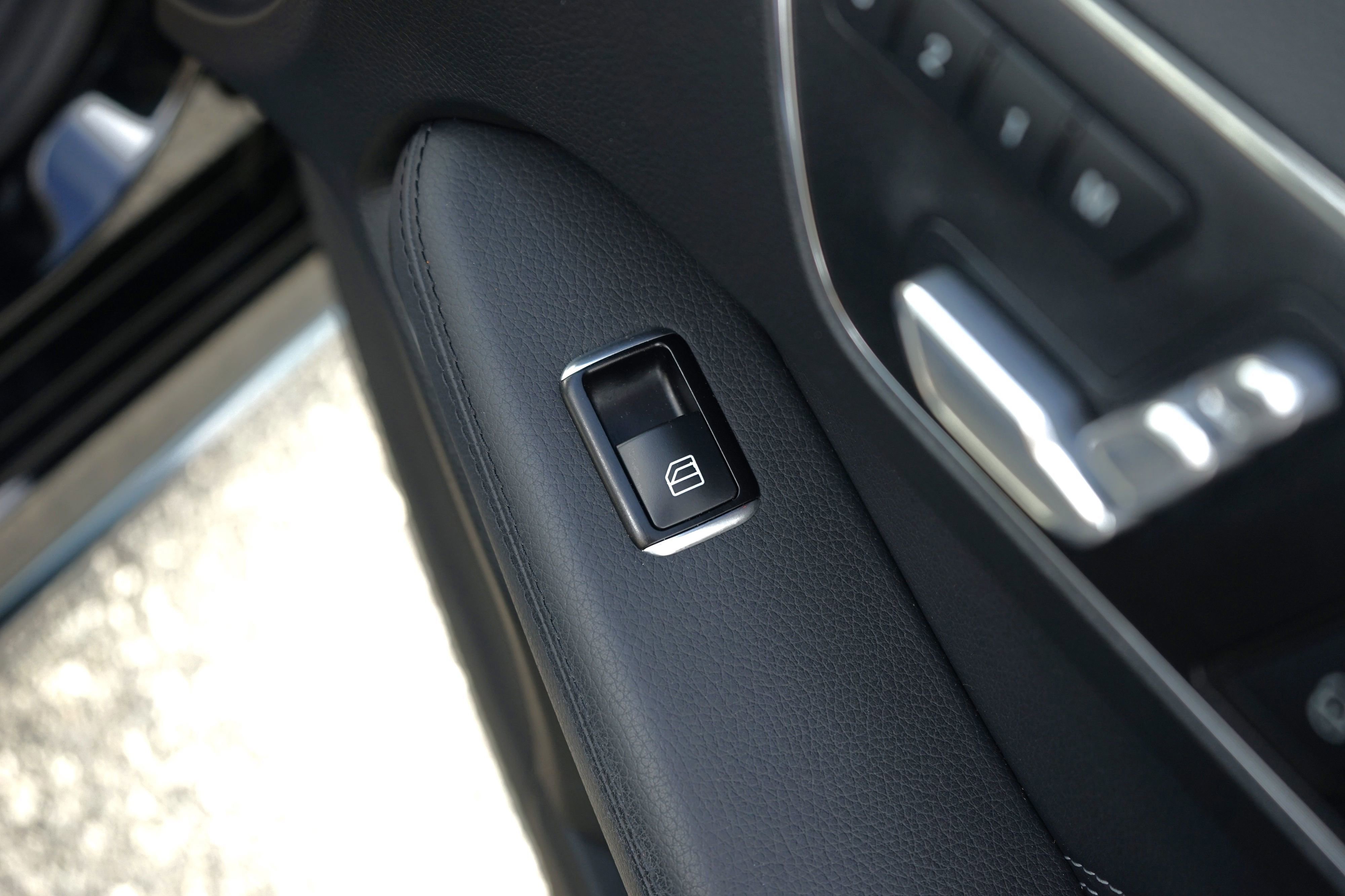 Used 2016 Mercedes-Benz E 350 4MATIC Sedan image 30