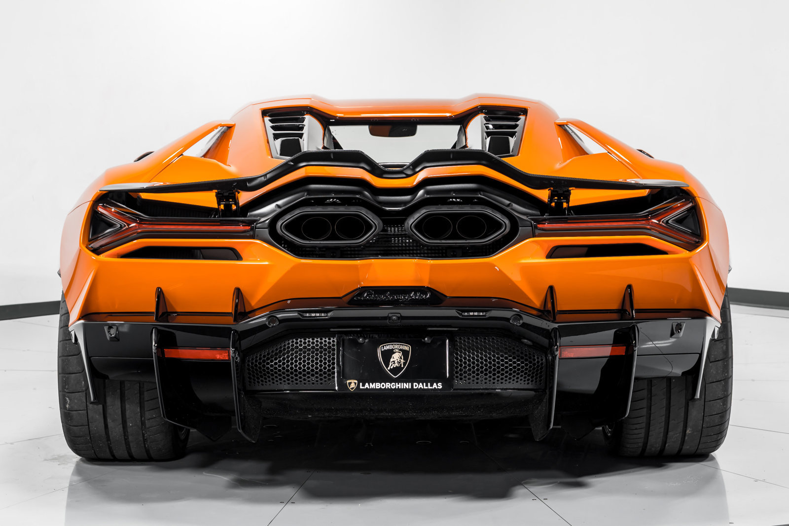 Used 2025 Lamborghini Revuelto AWD/4WD image 4