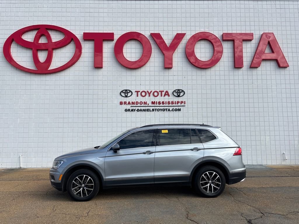 Used 2021 Volkswagen Tiguan SE w/ Panoramic Sunroof Package image 2