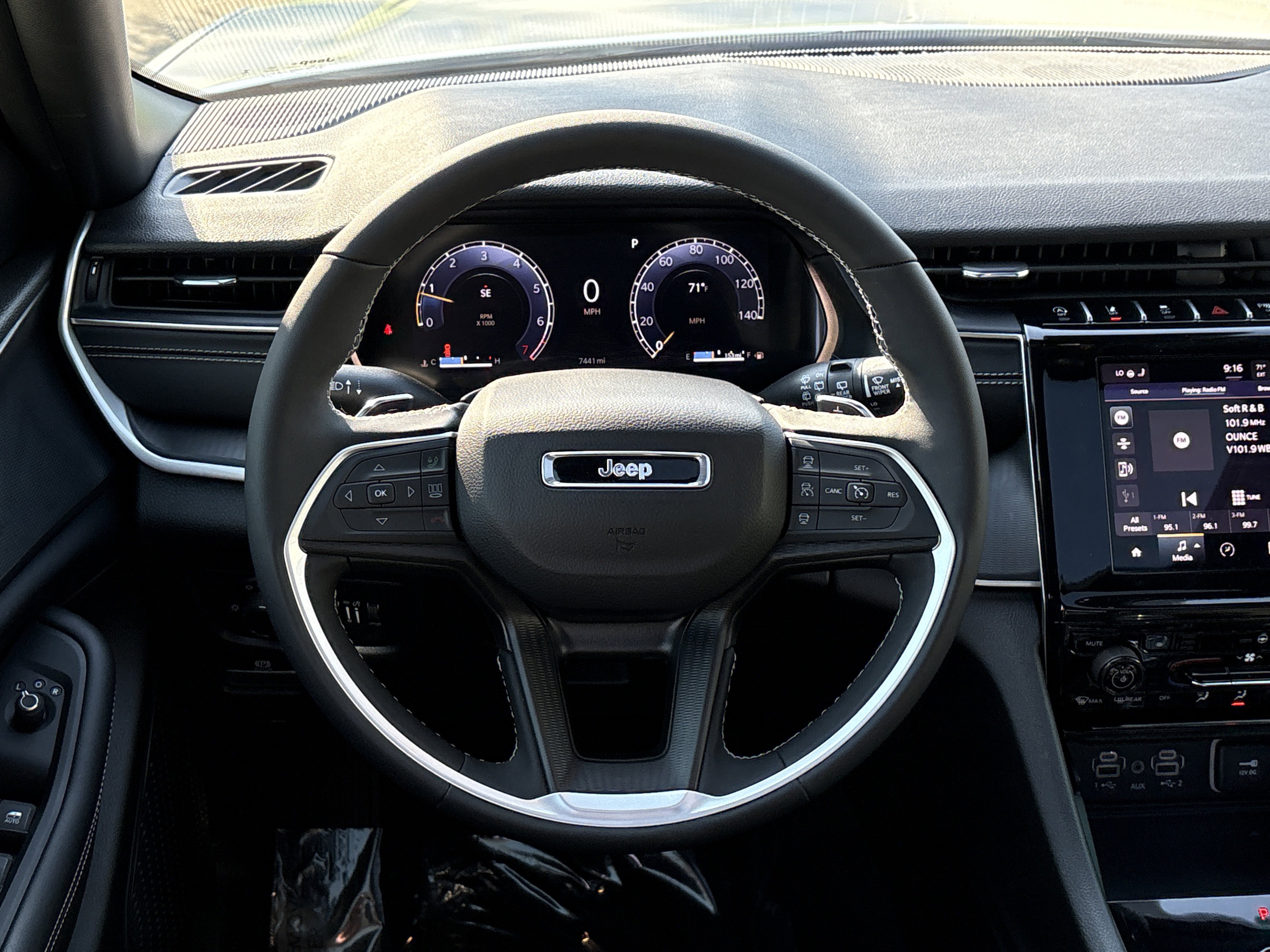 Certified 2024 Jeep Grand Cherokee Altitude RWD image 22