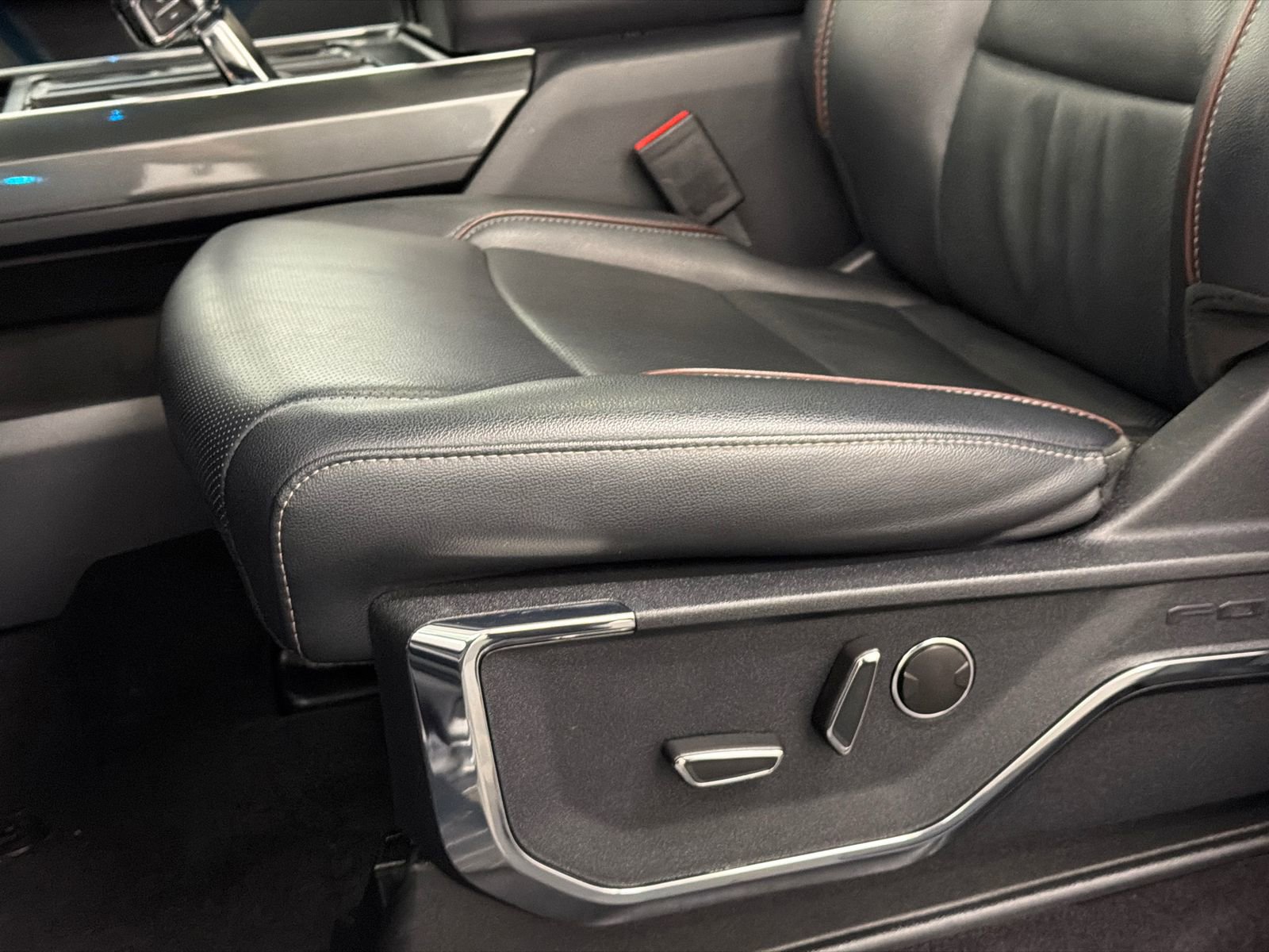 Used 2023 Ford F150 Lariat w/ Equipment Group 502A High image 17