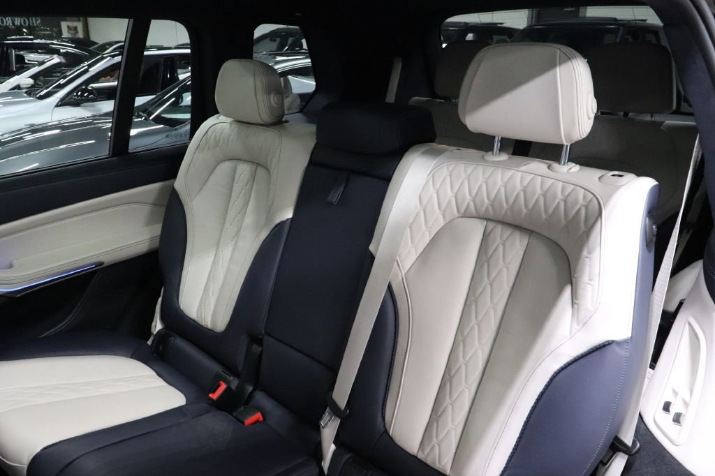 Used 2020 BMW X7 M50i w/ Dynamic Handling Package image 15