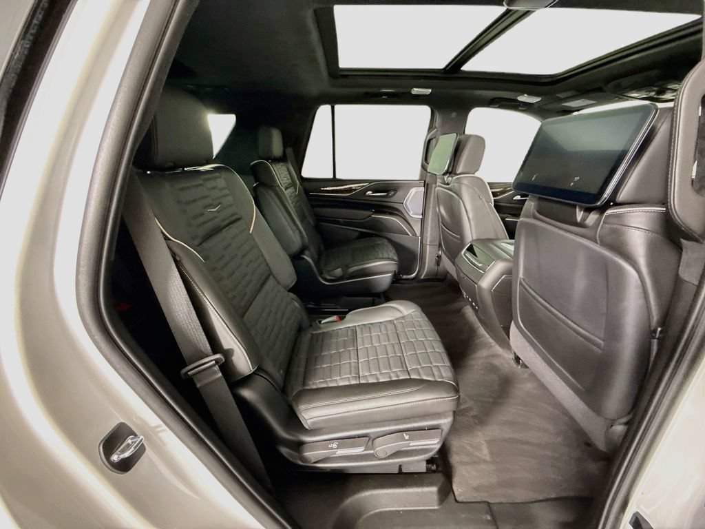 Used 2024 Cadillac Escalade Sport Platinum w/ LPO, ONYX Package AWD/4WD image 23