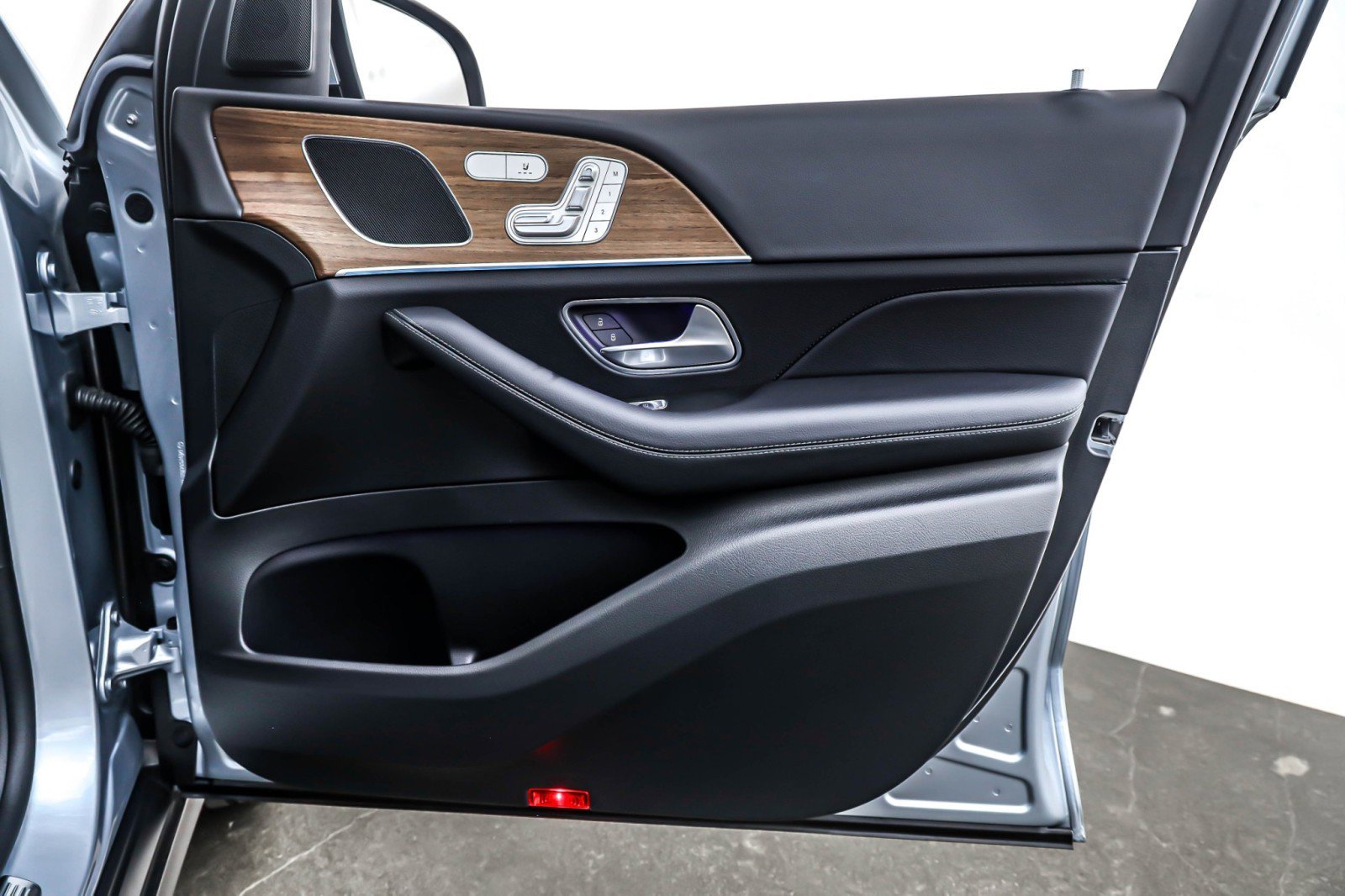 Certified 2025 Mercedes-Benz GLE 350 4MATIC image 24