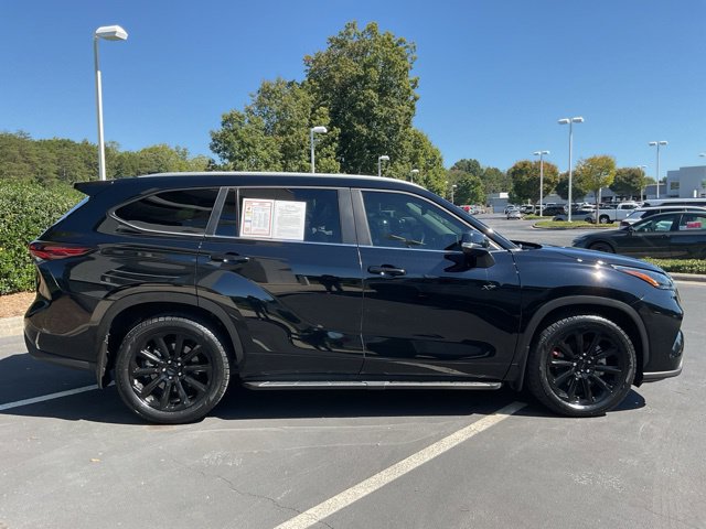 Used 2025 Toyota Highlander XLE FWD image 7