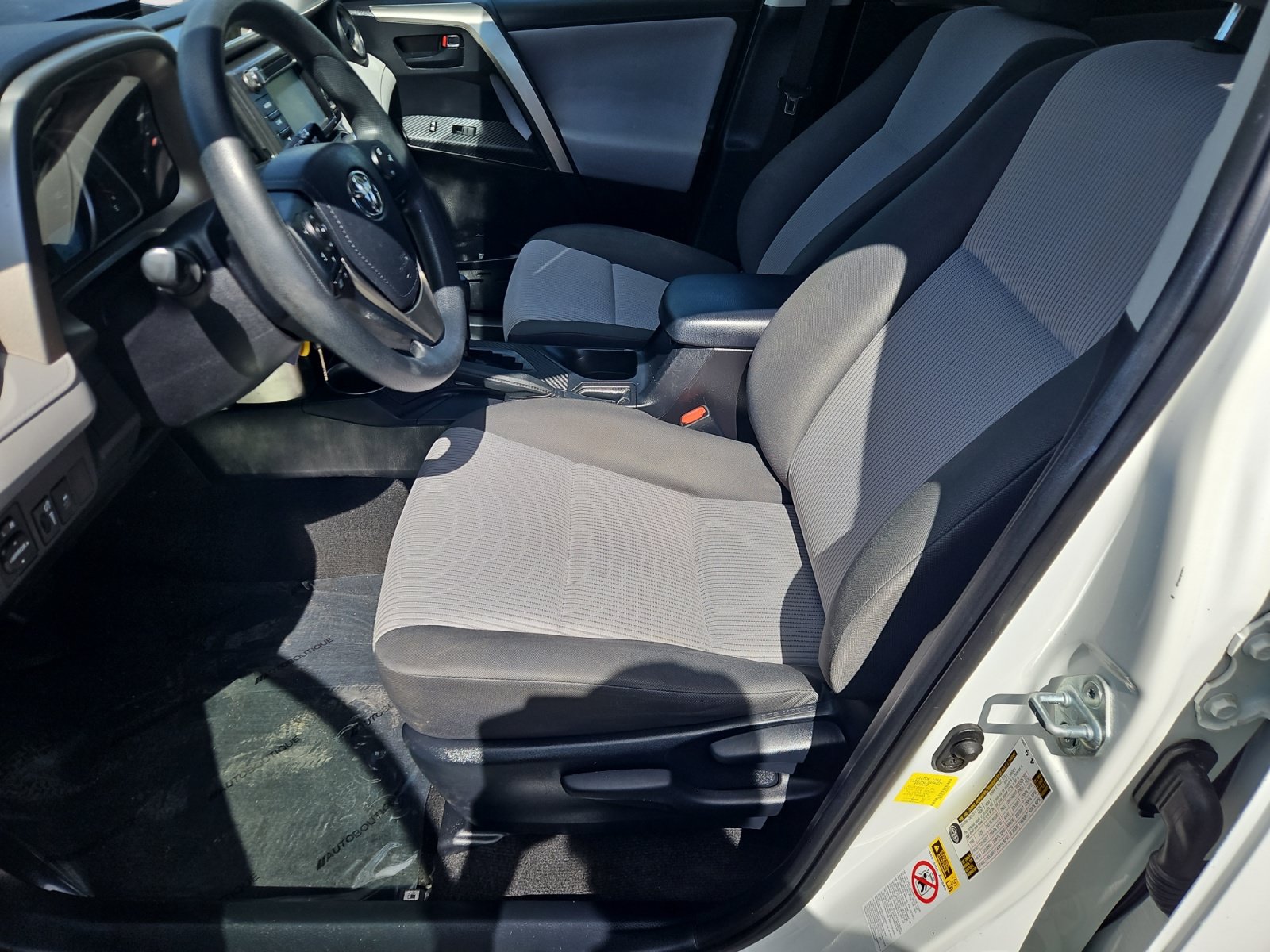 Used 2014 Toyota RAV4 LE FWD image 9