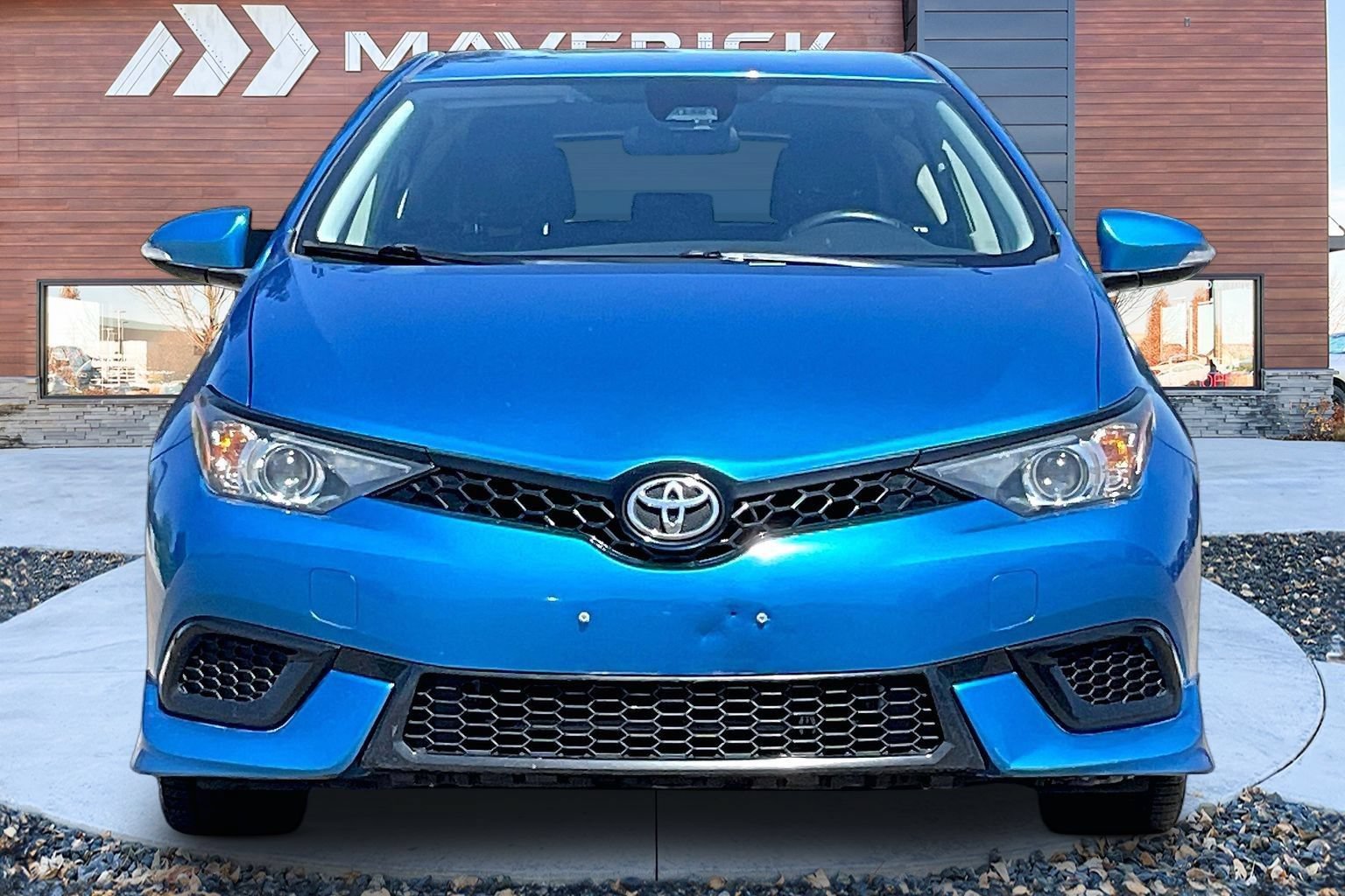 Used 2018 Toyota Corolla iM w/ All-Weather Mat Package FWD image 2