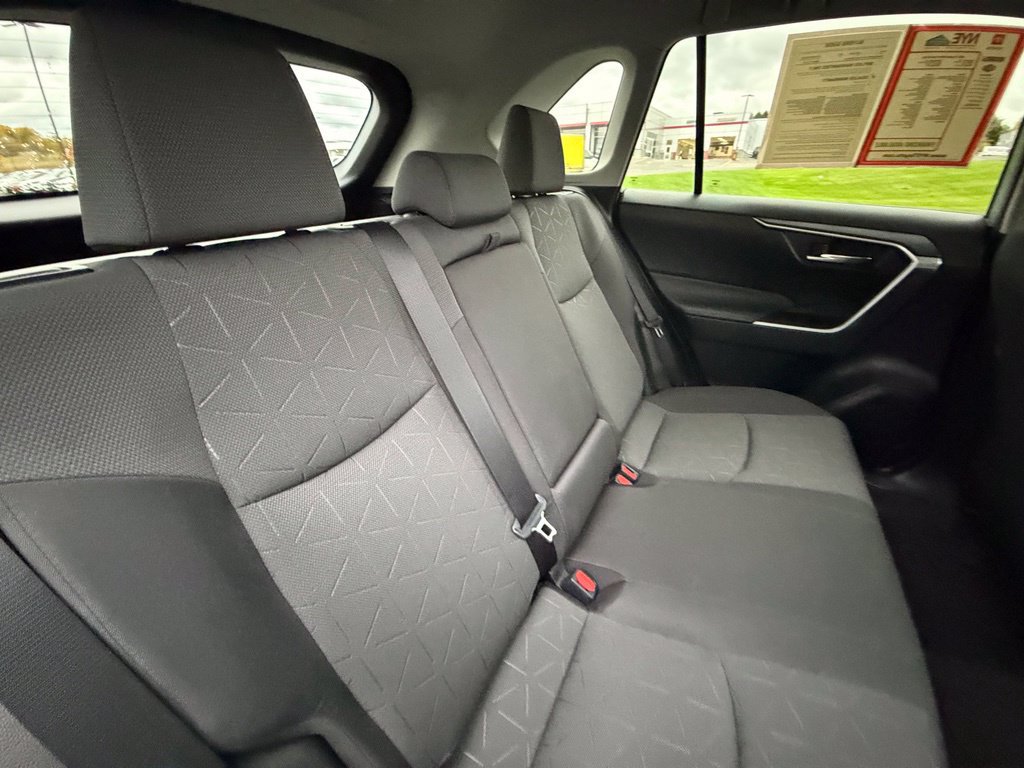Used 2021 Toyota RAV4 XLE w/ XLE Grade Weather Package AWD/4WD image 37