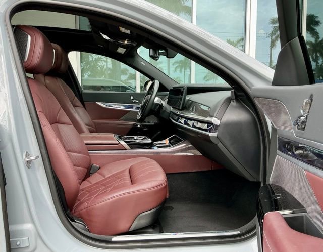 Used 2023 BMW i7 xDrive60 AWD/4WD image 19
