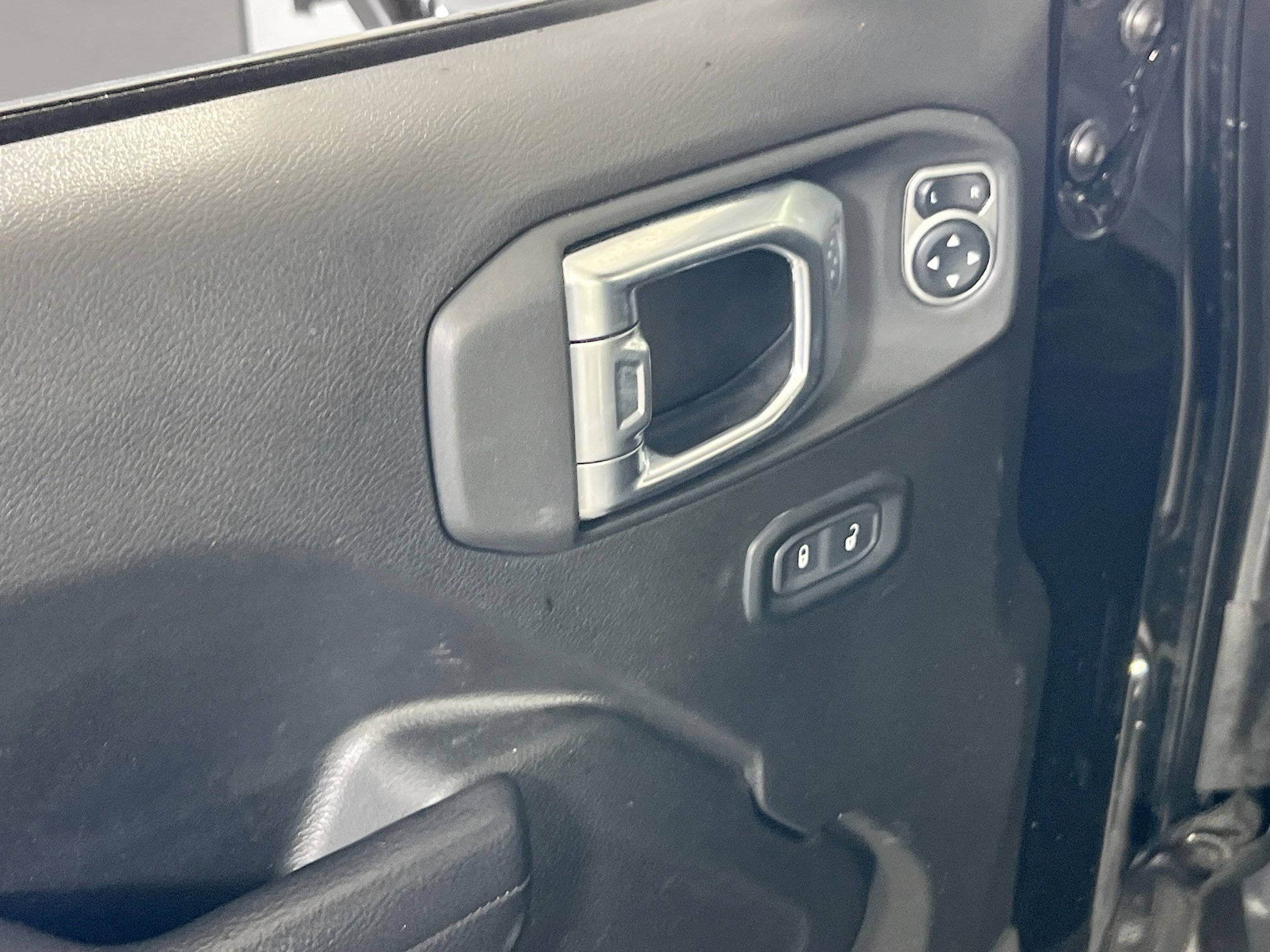 Used 2023 Jeep Gladiator Sport AWD/4WD image 17