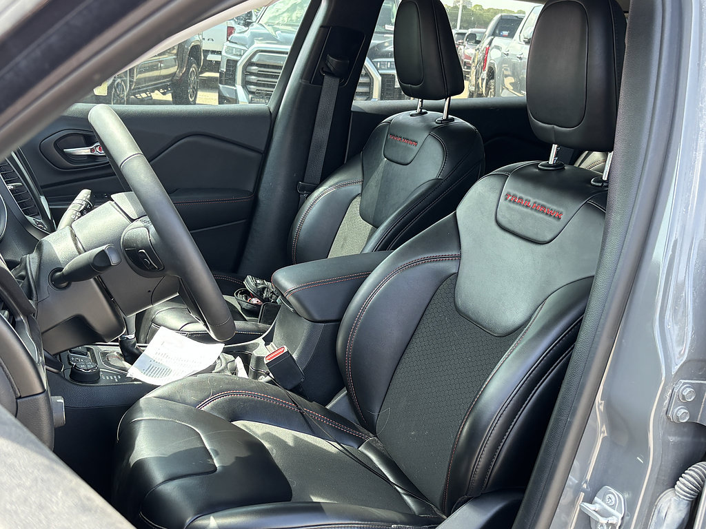 Used 2022 Jeep Cherokee Trailhawk AWD/4WD image 7