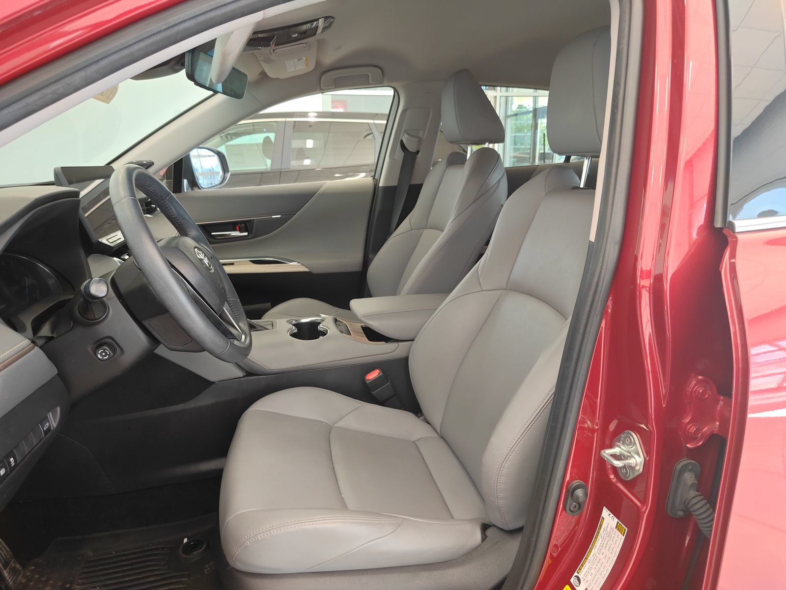 Used 2023 Toyota Venza XLE AWD/4WD image 9