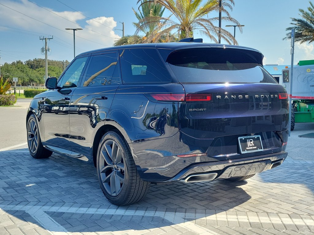 New 2026 Land Rover Range Rover Sport Dynamic SE AWD/4WD image 3