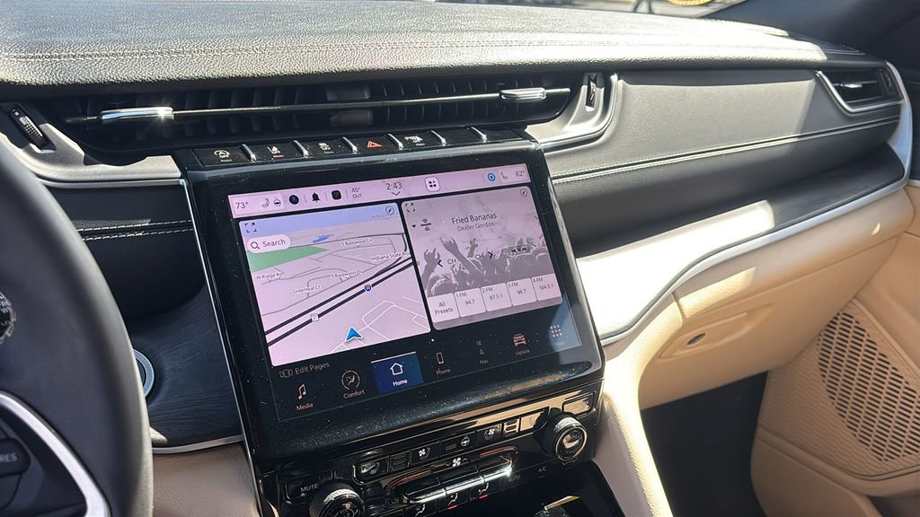 Used 2023 Jeep Grand Cherokee Limited w/ Luxury Tech Group II image 19