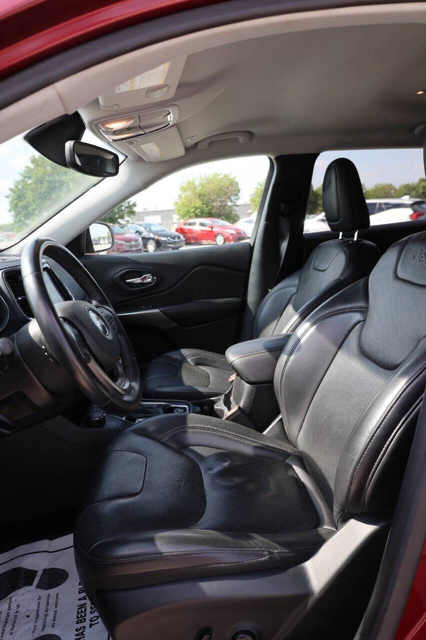 Used 2019 Jeep Cherokee Limited image 13