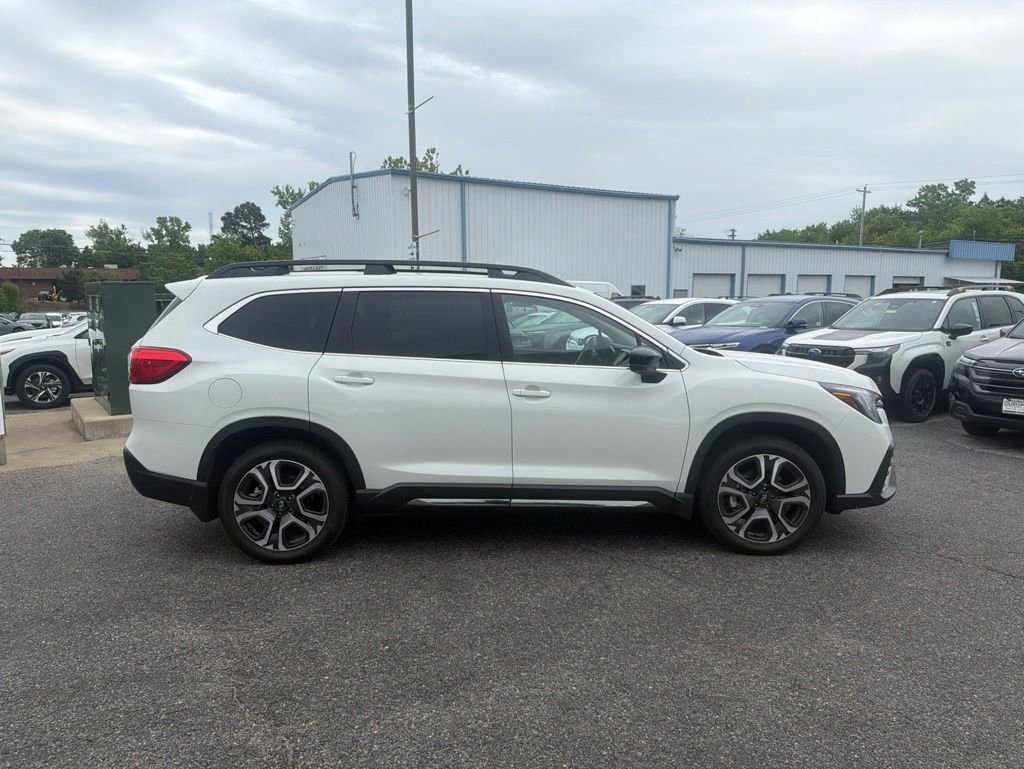 Used 2025 Subaru Ascent Limited AWD/4WD image 2