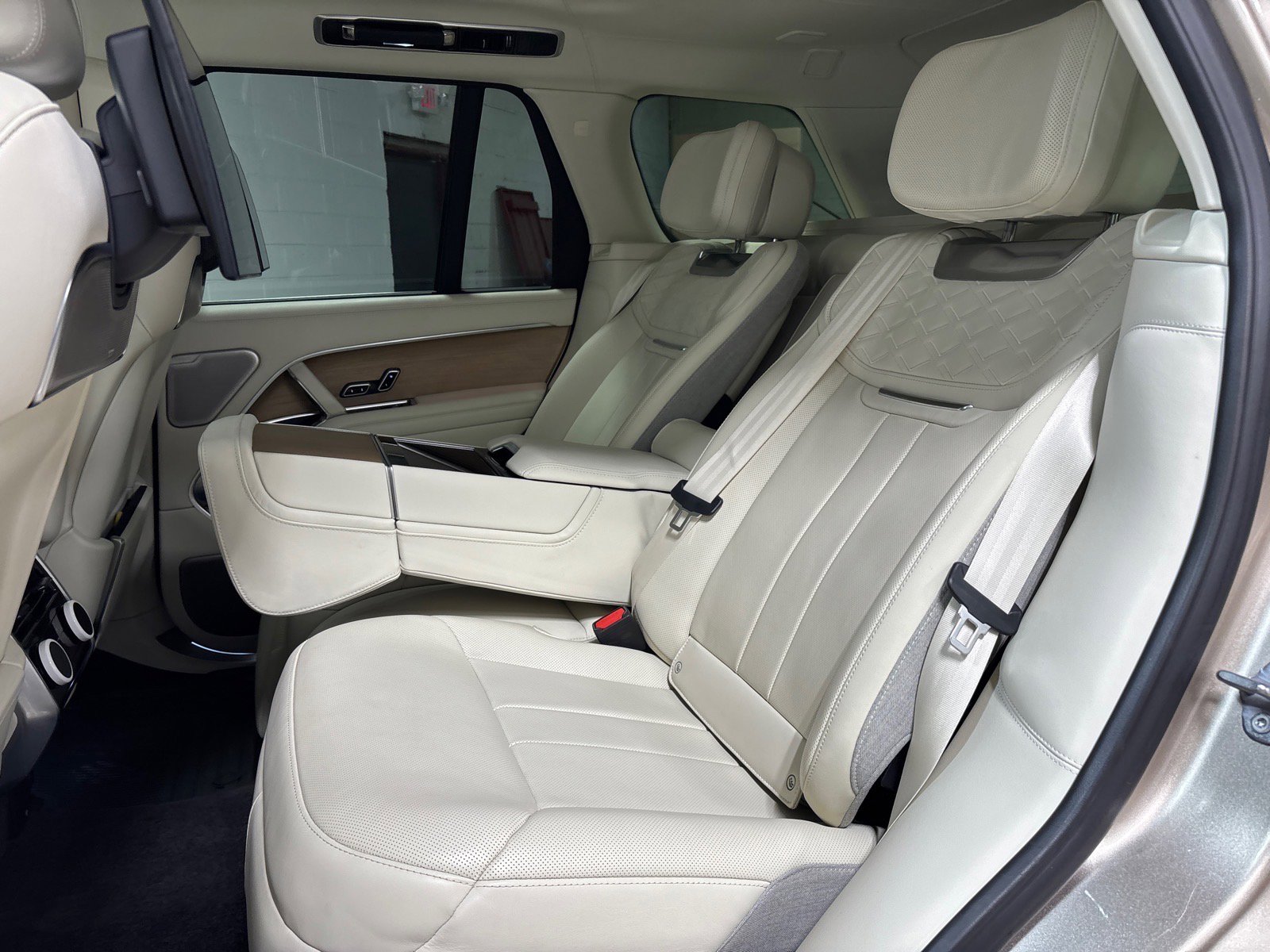 Used 2023 Land Rover Range Rover SV AWD/4WD image 26