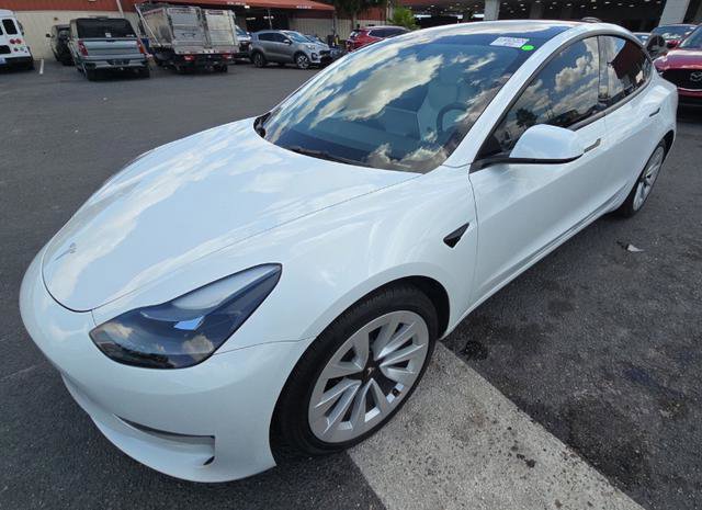 Used 2023 Tesla Model 3 Standard Range RWD image 1