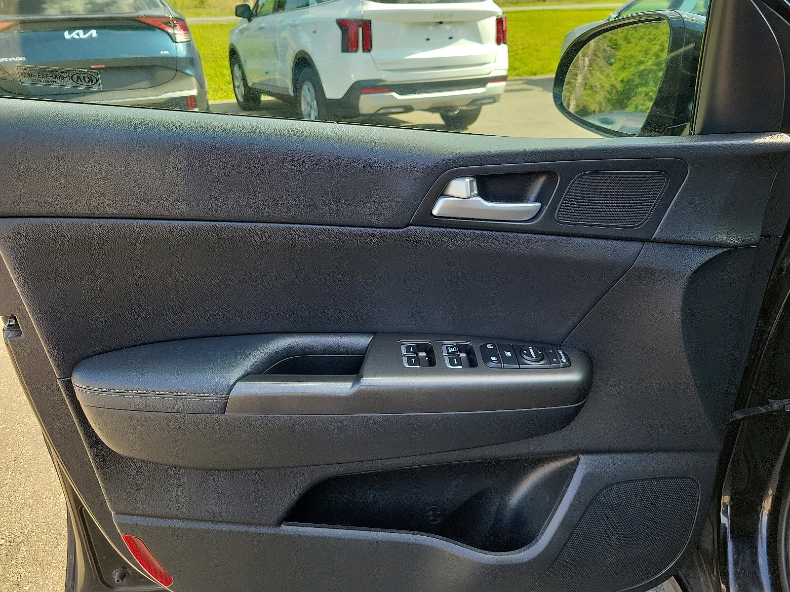 Used 2022 Kia Sportage Nightfall Edition image 12