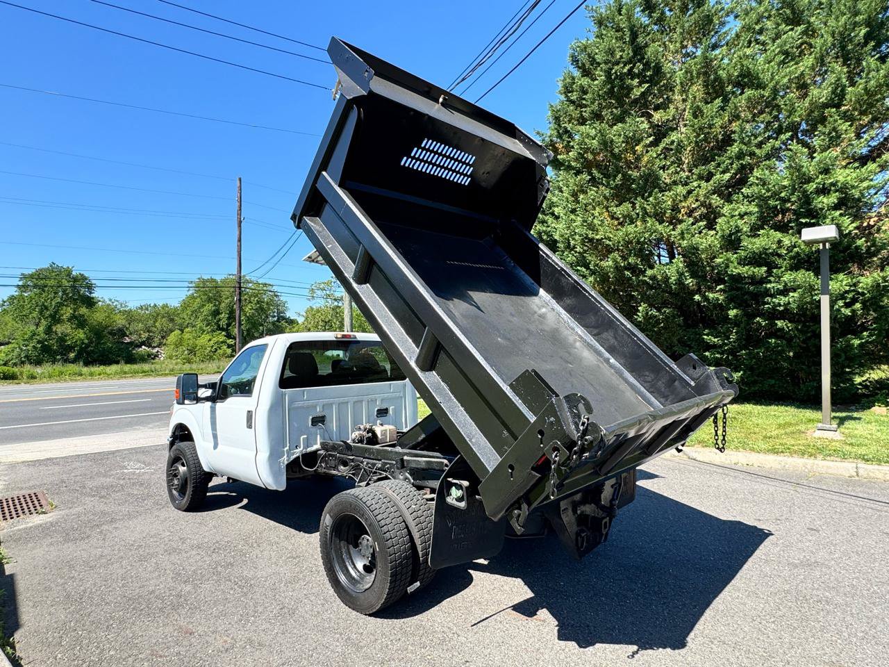 Used 2011 Ford F550 4x4 Regular Cab Super Duty w/ Payload Upgrade Pkg image 12