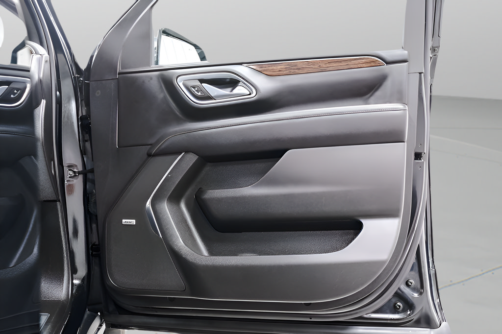 Used 2023 Chevrolet Suburban Premier AWD/4WD image 36