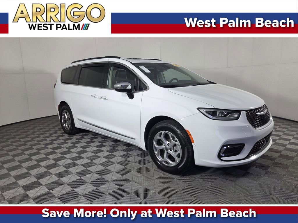 Used 2023 Chrysler Pacifica Limited AWD/4WD image 1