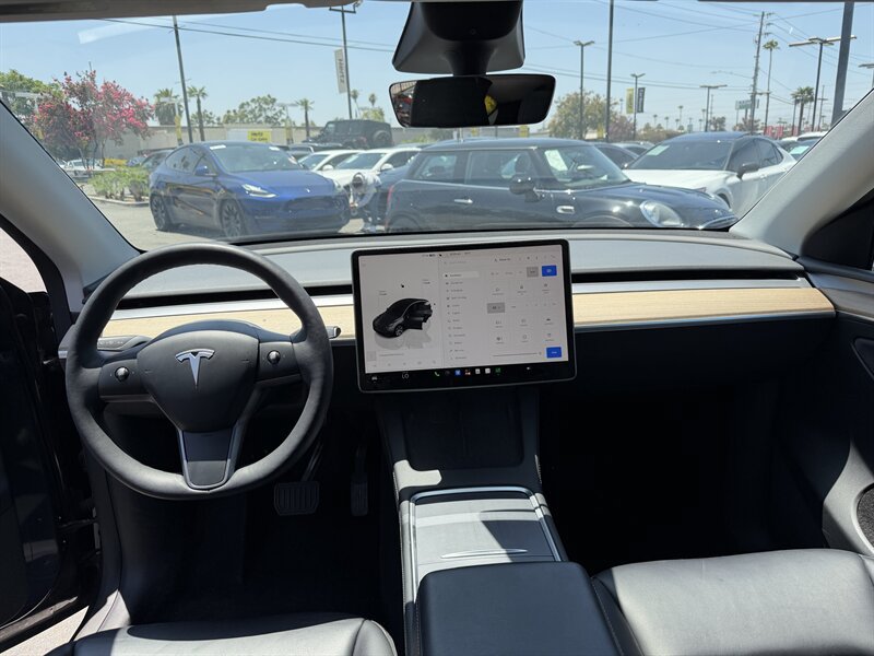 Used 2022 Tesla Model Y Long Range AWD/4WD image 26