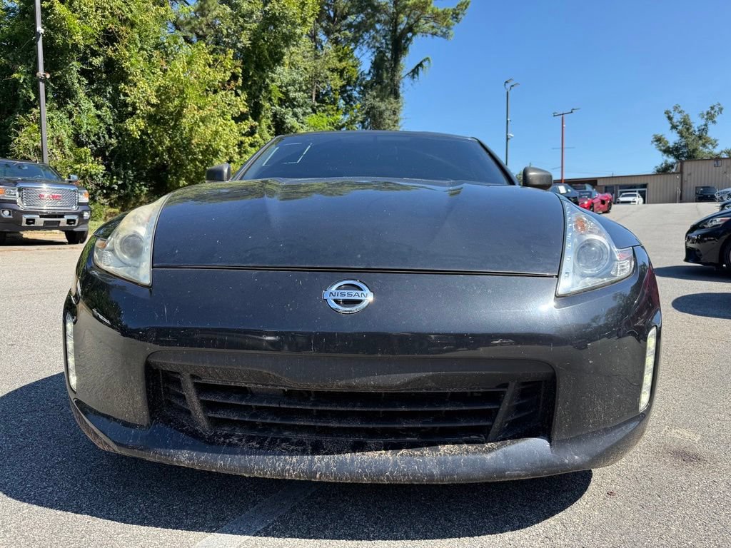 Used 2016 Nissan 370Z Coupe RWD image 3