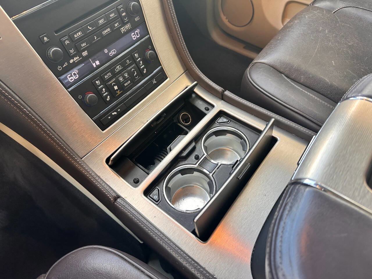 Used 2011 Cadillac Escalade Platinum image 18