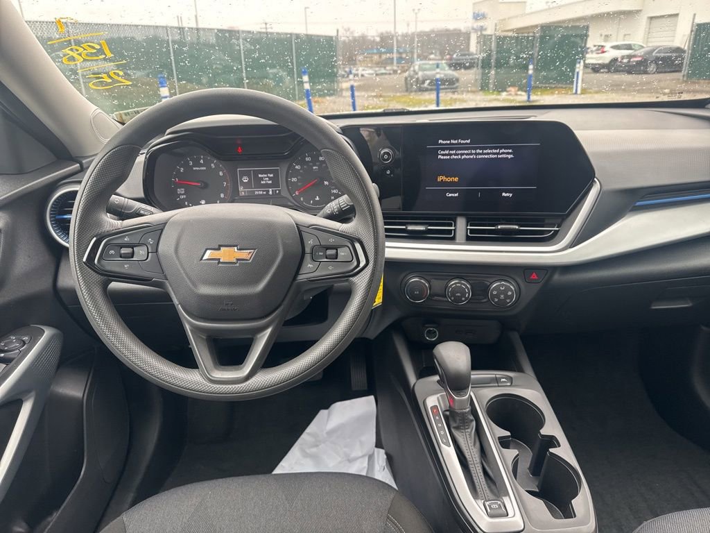 Used 2025 Chevrolet Trax LS image 16