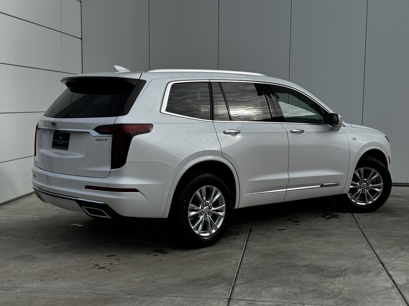 New 2025 Cadillac XT6 Luxury image 7