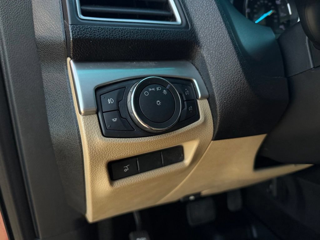 Used 2017 Ford Explorer XLT w/ Equipment Group 202A FWD image 15
